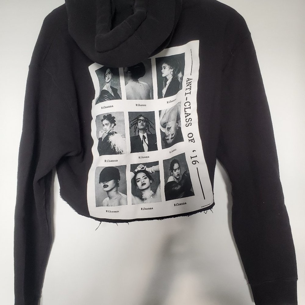 Rihanna - Crop - Small - Anti Tour
